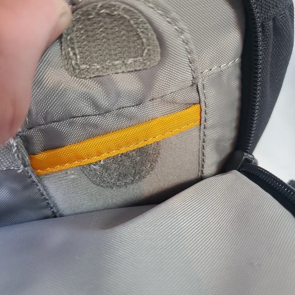Lowepro Adventura 140 Camera Bag Black Removable Strap